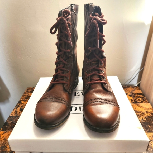 Boots - Picture 3 of 4